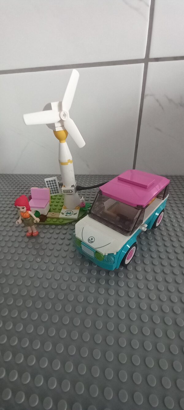 20260608_115448 LEGO Friends - Masina electrica a Oliviei