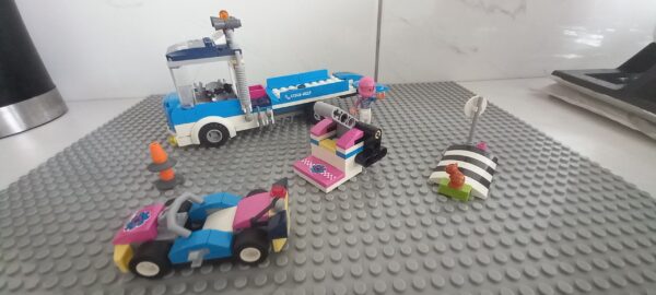 20260608_120355 LEGO® Friends - Camion de service si intretinere
