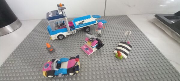 20260608_120358 LEGO® Friends - Camion de service si intretinere